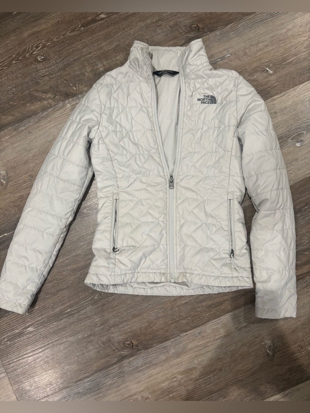 The North Face Women's Light Gray Quilted Puffer Jacket